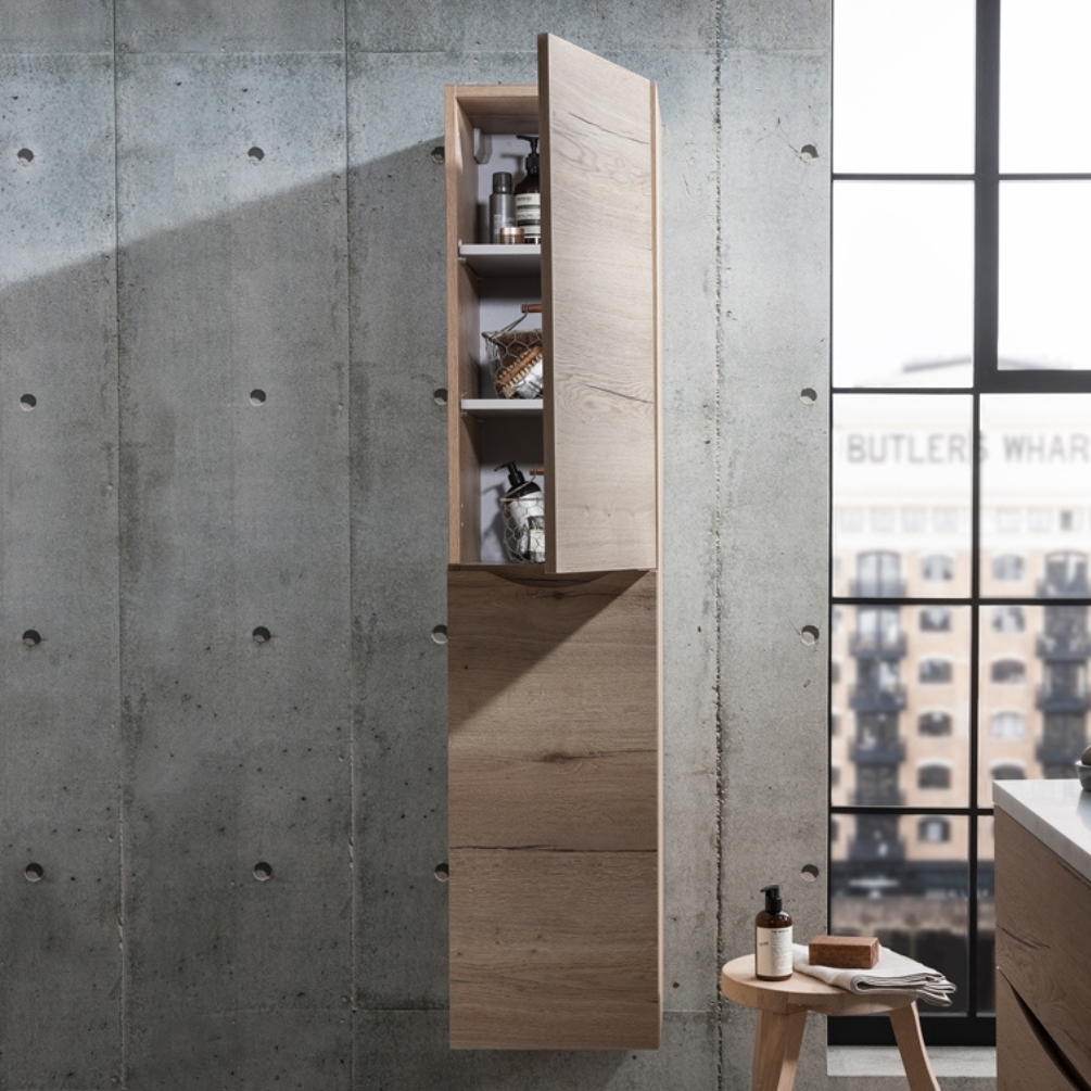 lifestyle image of the Crosswater Glide II Windsor Oak Tower Unit