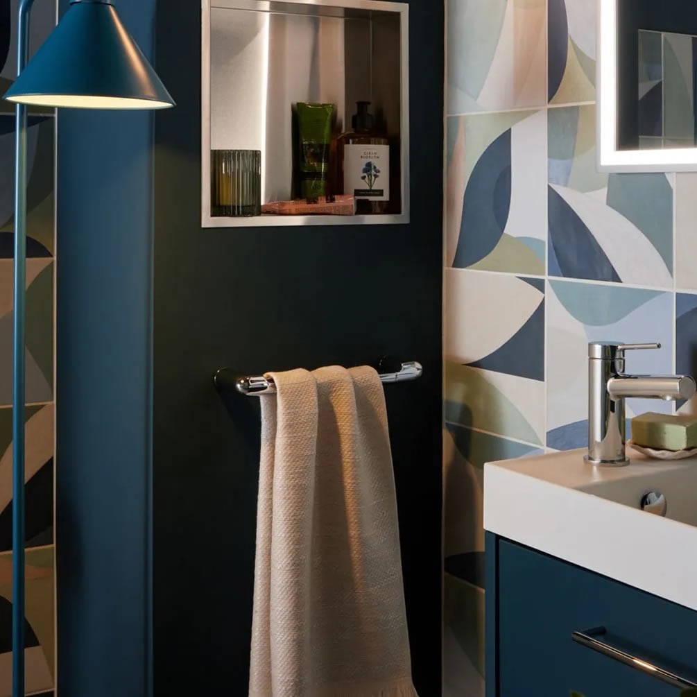 Vado Zoo Chrome 450mm Towel Bar - Lifestyle Image