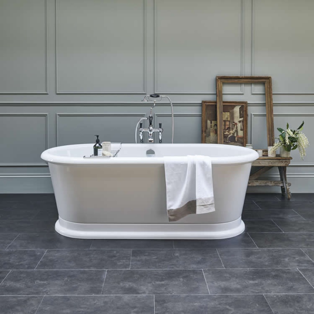 Product Lifestyle image of the Burlington London Round Doubled Ended Freestanding Bath