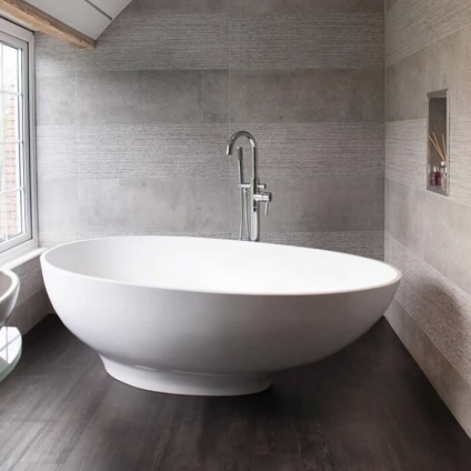 BC Designs Thinn Gio 1645mm Freestanding Bath  - Image 1