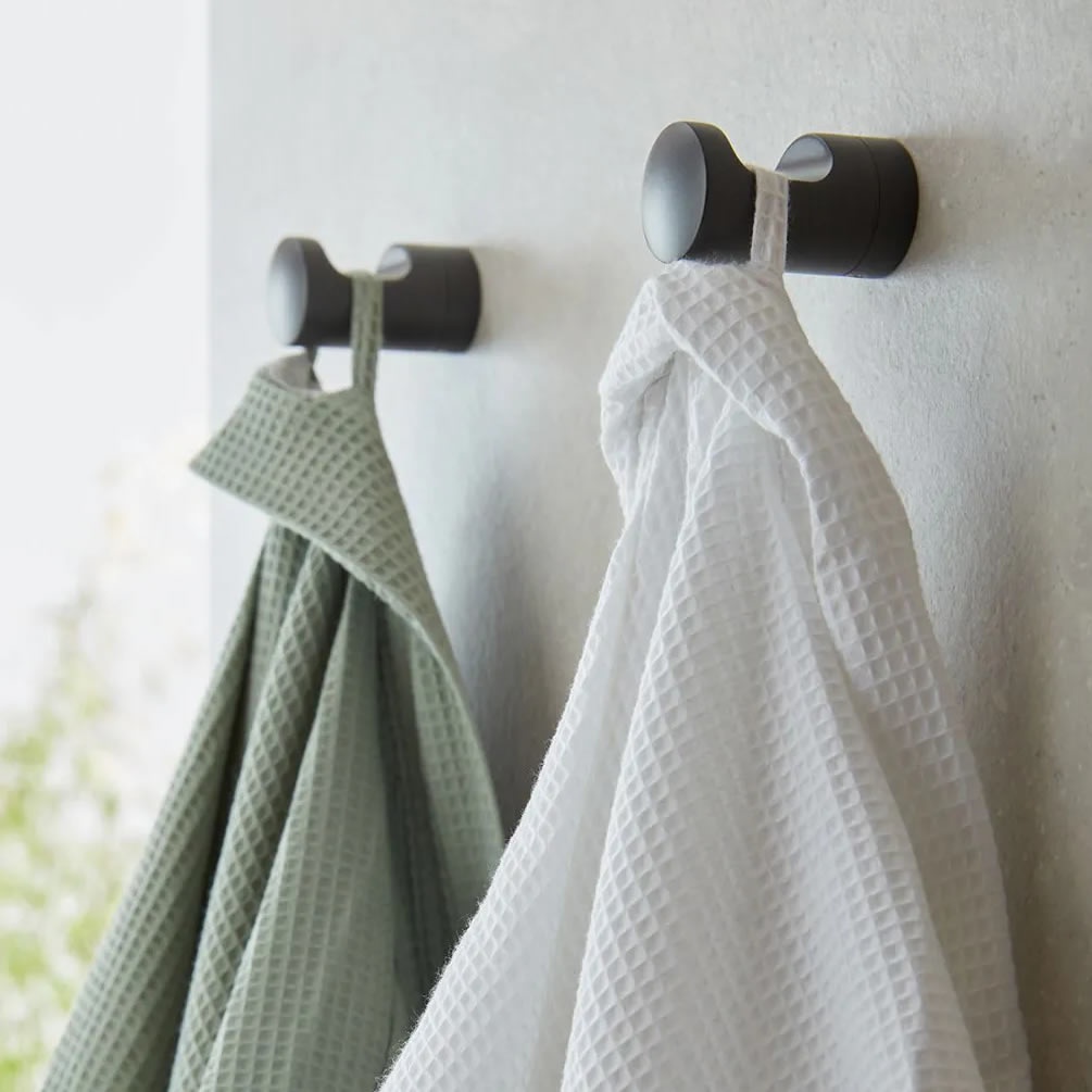 Vado Zoo Pewter Robe Hook - Lifestyle Image