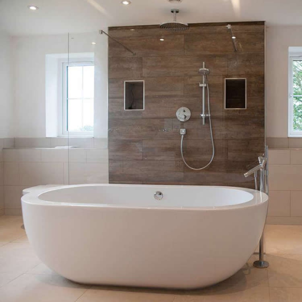 BC Designs Ovali 1690mm Freestanding Bath - Image 1