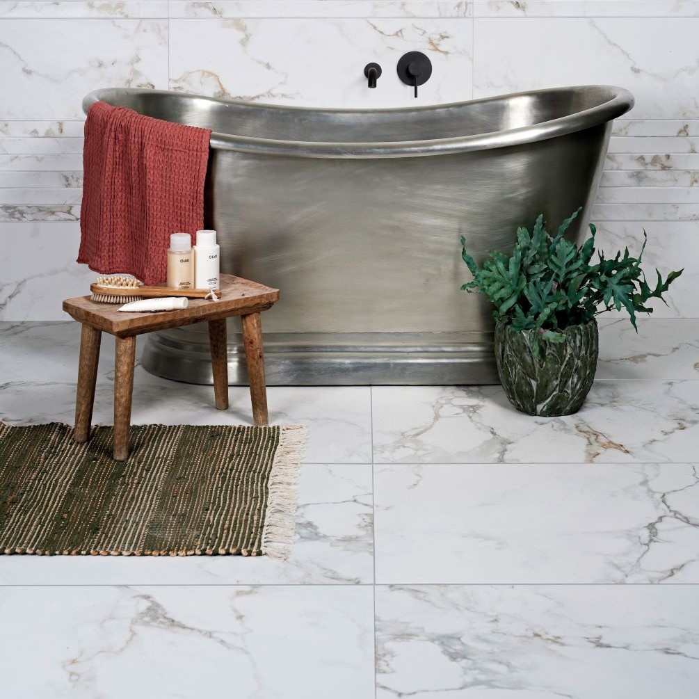 Lifestyle image of Muscat Wall Ceramic Base Tile & Song Decor