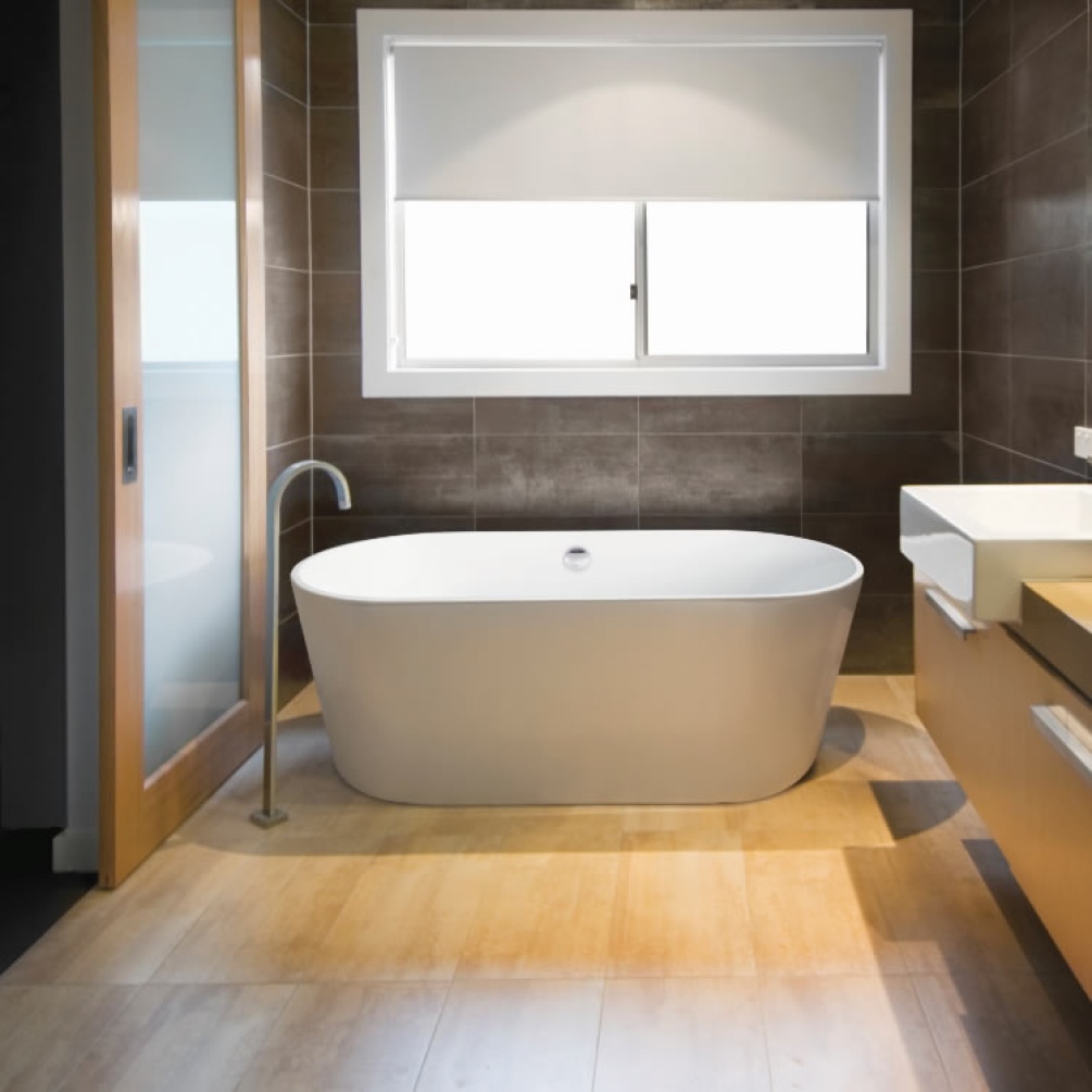 BC Designs Viado 1580mm Acrylic Freestanding Bath
