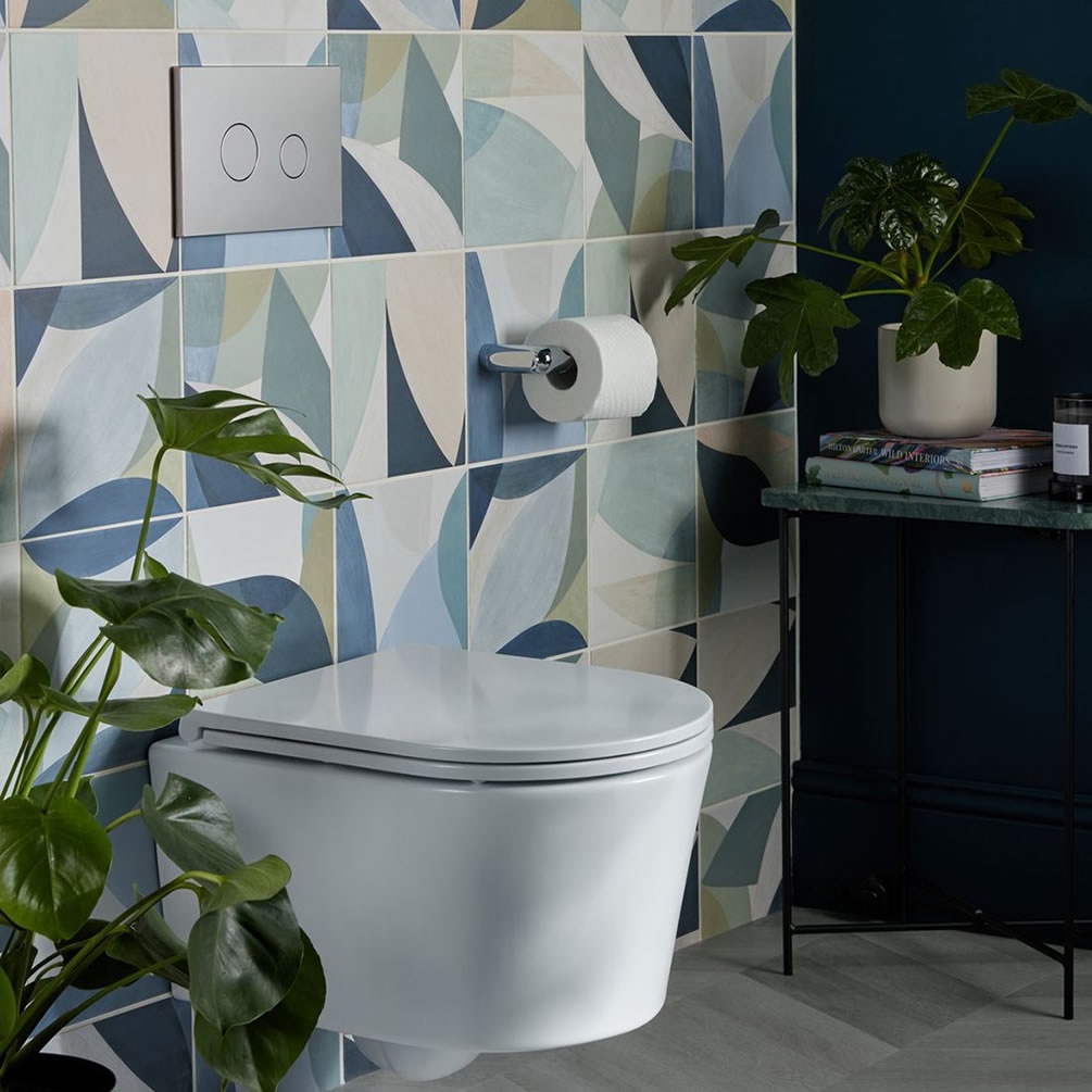 Vado Cameo Round Matt White Rimless Wall Hung Toilet & Soft Close Seat - Lifestyle Image