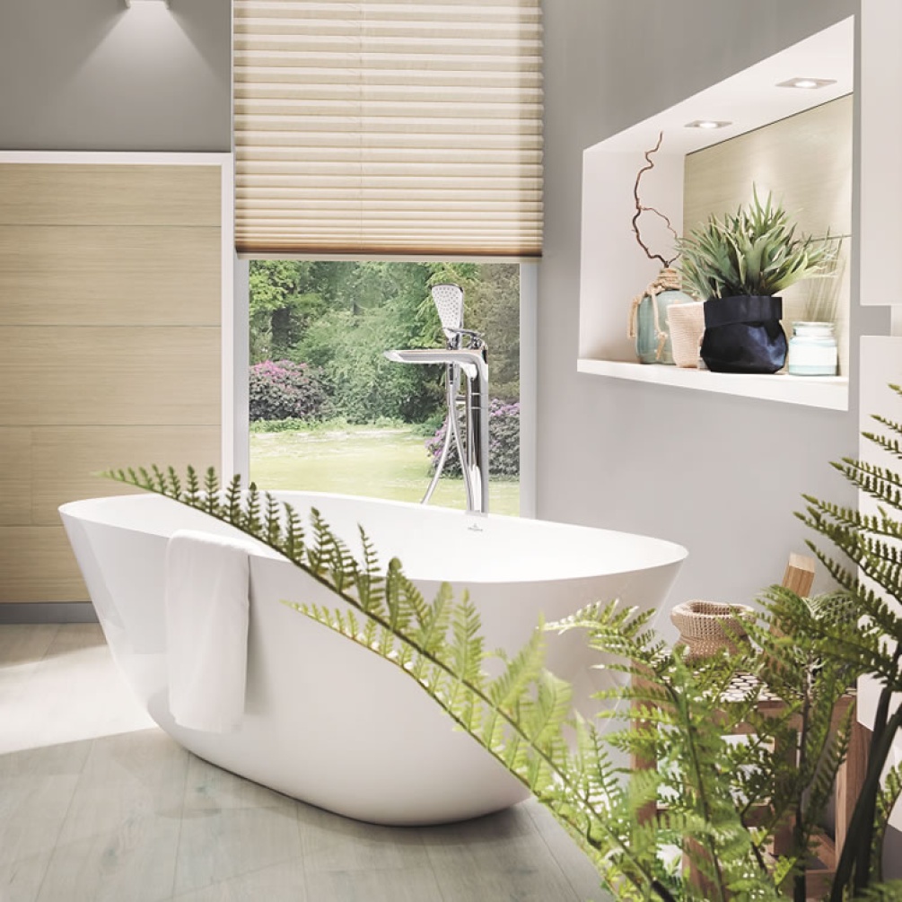 Lifestyle image of Villeroy and Boch Theano Duo 1750 X 800 Freestanding Bath in light contemporary bathroom.