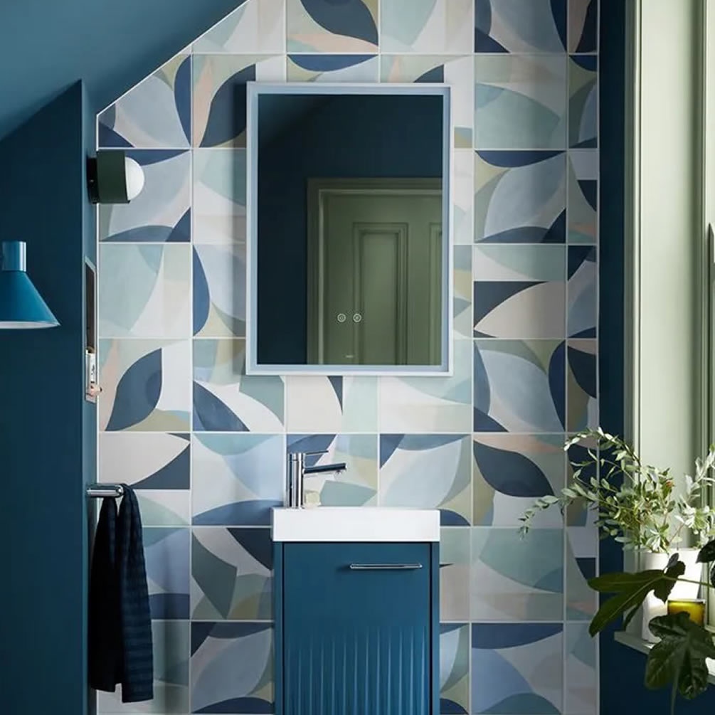 Vado Safari Satin Chrome 500mm Illuminated Mirror - Lifestyle Image 1