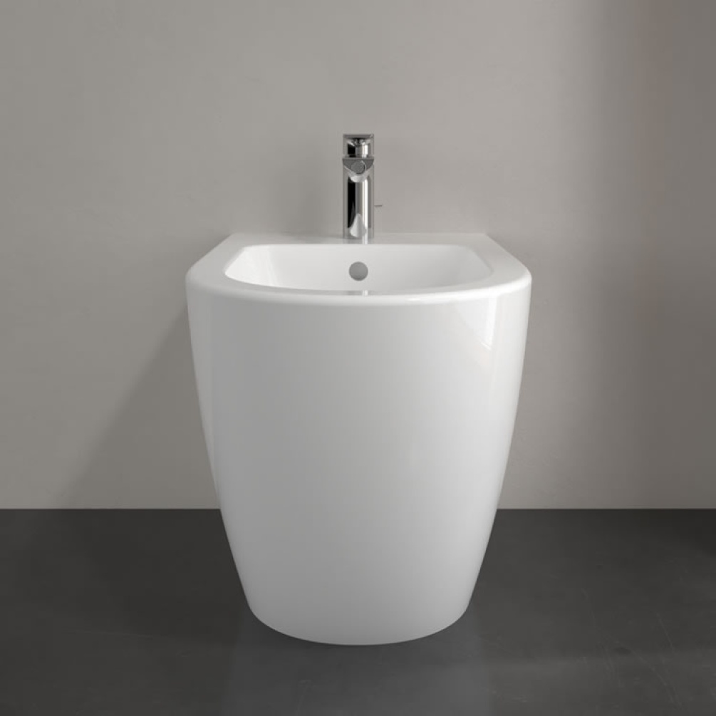 Lifestyle image of Villeroy & Boch Subway 2.0 Floor-Standing Bidet on black tiled bathroom floor.