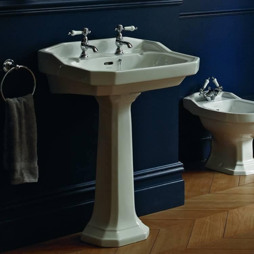Heritage Granley Standard Basin & Pedestal Lifestyle Image