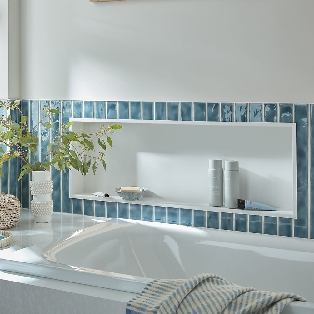 Vado Muse 923 x 323mm Matt White Shower Niche - Lifestyle Image 1